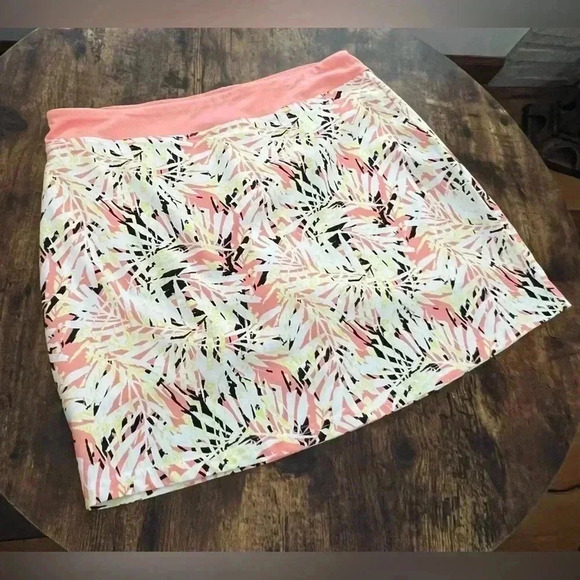 PEBBLE BEACH | DRY-LUXE Performance skort. Size: L - Picture 2 of 10